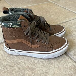 VANS Sk8-Hi MTE Boys Shoes size 2